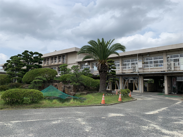 倉敷市の公共物件の学校の外壁塗装01