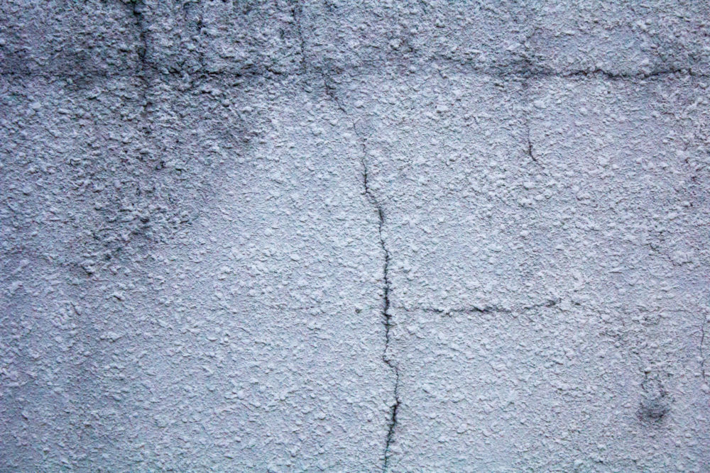 倉敷市の瓦屋根、外壁塗装の実績No.1写真　住彩、岡山（すまいろうおかやま）のひび割れ